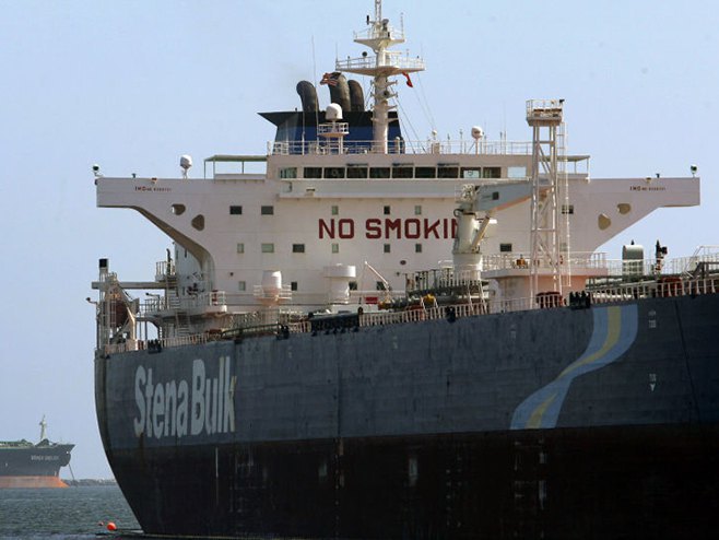 Britanski tanker (Foto: AP/Damian Dovarganes) - Foto: AP