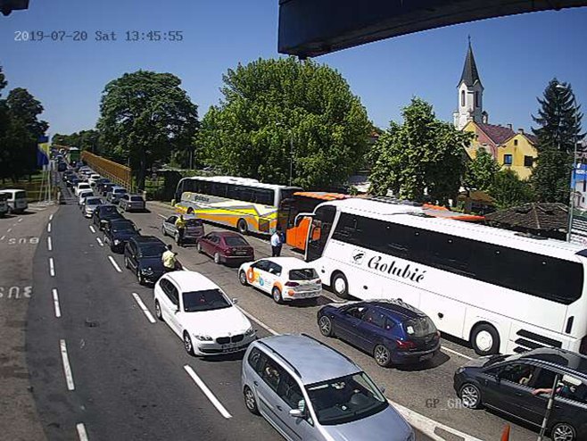 Granični prelaz Gradiška - ulaz (Foto:ams-rs.com) - 