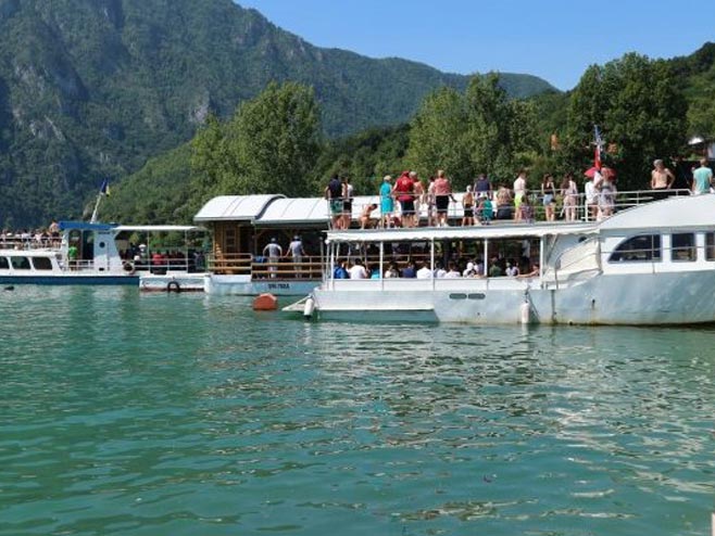 Na jezeru Perućac održana 13. “Pančićeva regata” (foto: www.esrebrenica.ba) - 