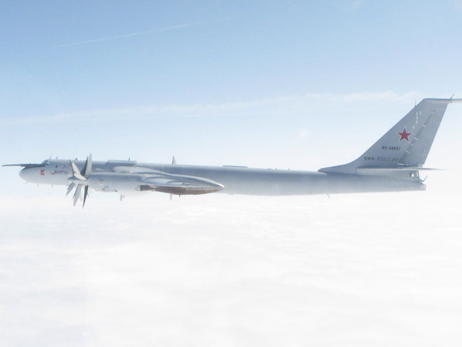 Tupoljev Tu-142 (foto: twitter.com/RoyalAirForce) - 