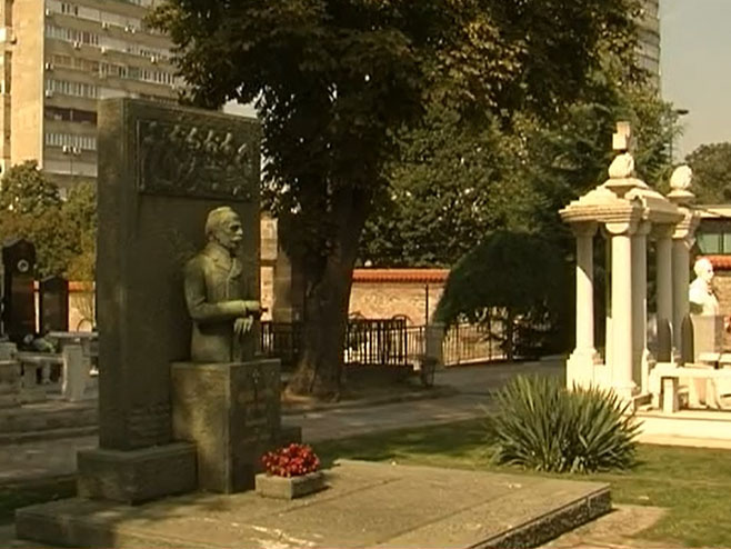Beograd: Kočićev grob u Aleji velikana - Foto: RTRS