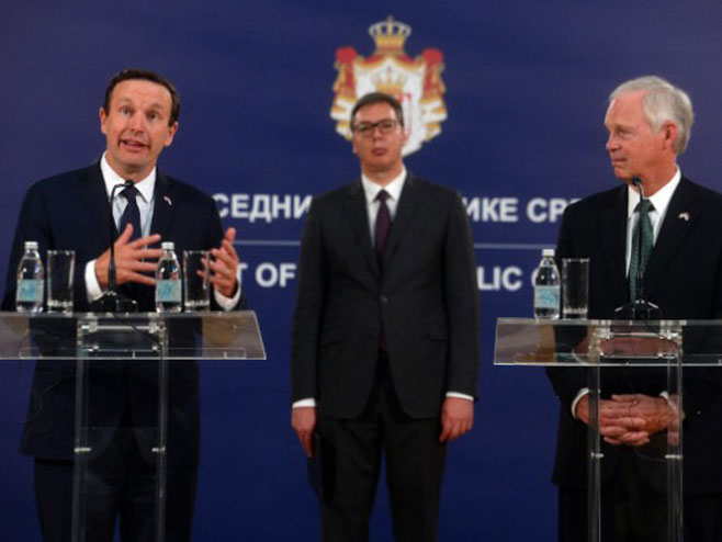 Vučić sa ambasadorima - Foto: RTS