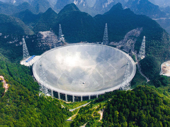 Najveći svjetski sferni radio-teleskop FAST (foto: Xinhua/Liu Xu) - 