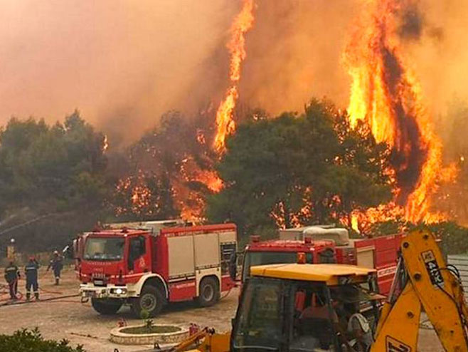 Požar na Zakintosu (foto: greekreporter.com) - 