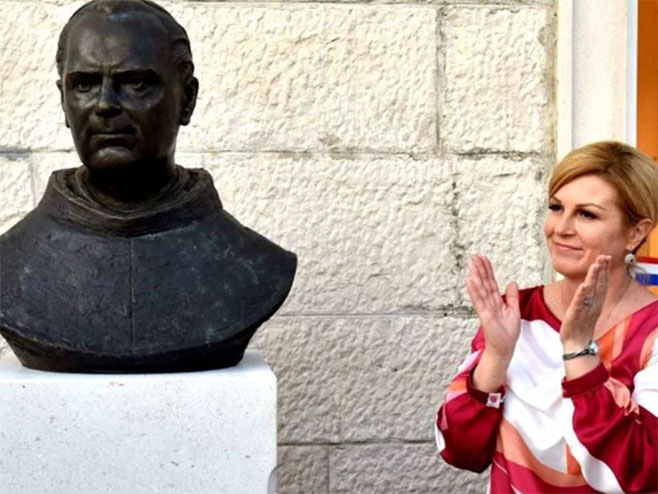 Kitarovićeva otkrila spomenik fratru koji je izdao partizane (foto:predsjednica.hr) - 
