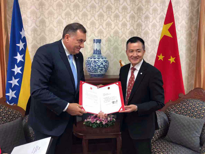 Milorad Dodik sa ambasadorom Đi Pingom (Foto: Arhiv) - Foto: SRNA
