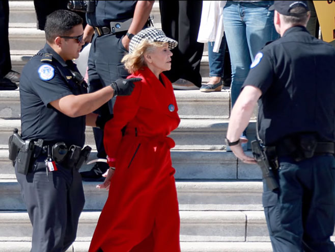 Uhapšena DŽejn Fonda - Foto: Screenshot/YouTube