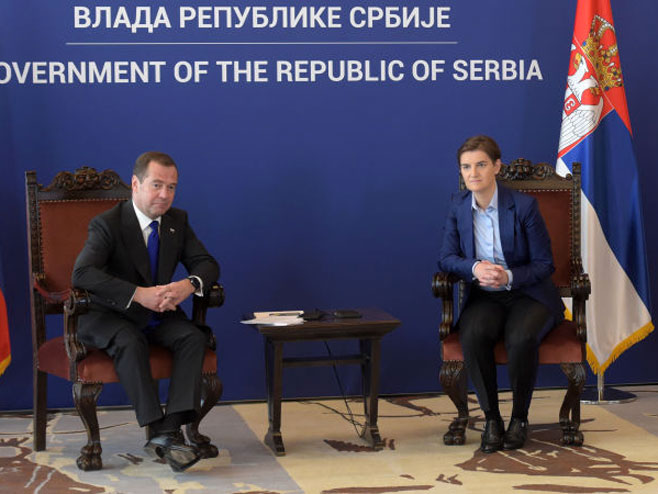 Brnabićeva i Medvedev (foto: Tanjug / Dragan Kujundžić) - 
