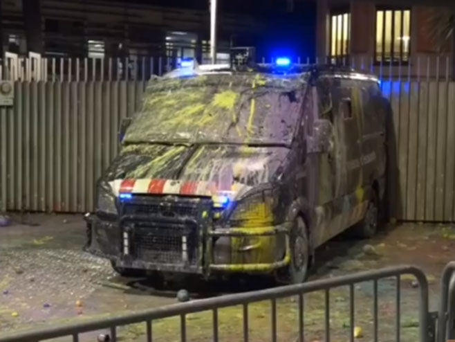 Policijsko vozilo u Barseloni (foto: sputniknews.com) - 