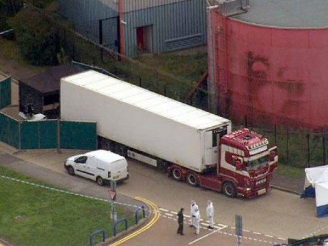 Kamion u kojem je otkriveno 39 tijela - 