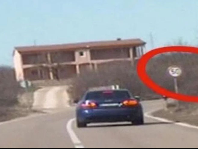 Policajac Hrvatske snimljen kako je vozio 160 km na čas - Foto: Screenshot