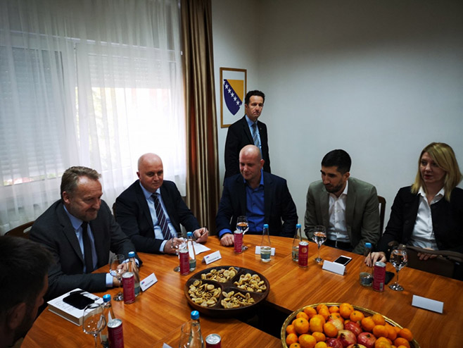 Mostar: Delegacija SDA sa Kantonalnim odborom (Foto: Avaz/M. Smajkić) - 