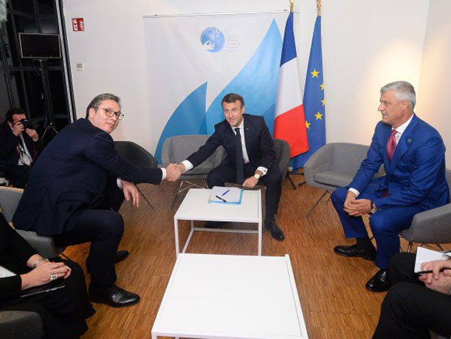 Vučić, Makron i Tači (foto:  Predsedništvo Srbije) - 