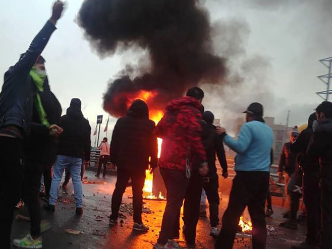 Talas protesta u Iranu (foto: rs.sputniknews.com) - 