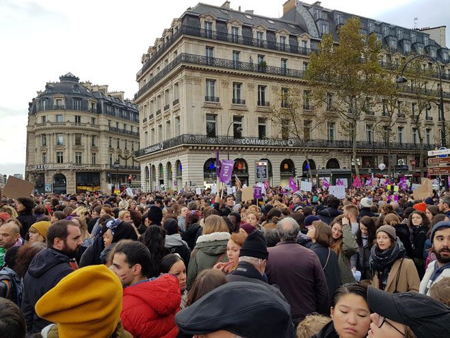 Protesti protiv zlostavljanja žena u Francuskoj (foto:@lilly_44) - Foto: Twitter