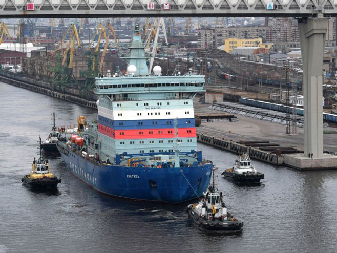 Najmoćniji na svijetu: „Arktik“ uplovio u Sankt Peterburg (foto:Sputnik/Aleksandr Galьperin) - 