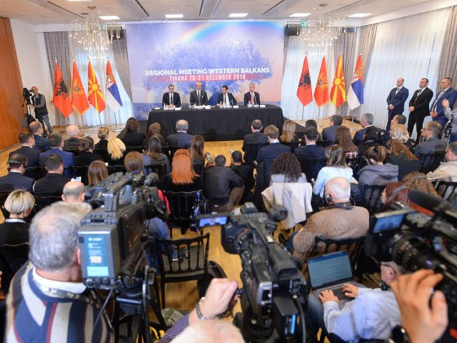 Konferencija za novinare u Tirani (foto: Predsedništvo Srbije) - 