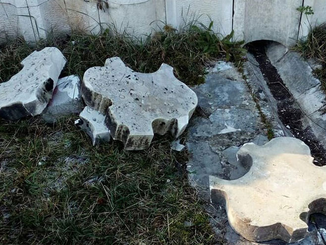 Mostar - vandalizam na Partizanskom groblju - Foto: Facebook