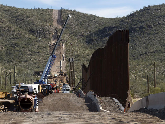 Izgradnja zida na granici između SAD i Meksika (foto: Carolyn Van Houten / The Washington Post) - 