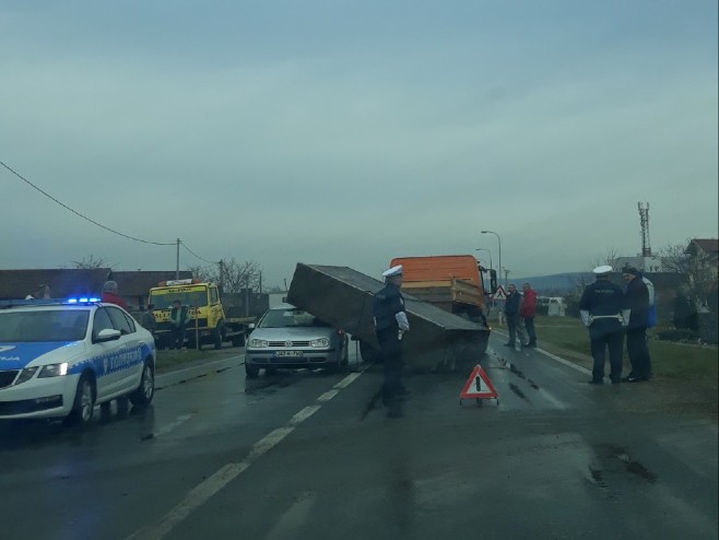 Saobraćajna nezgoda u Kozarcu (foto: banjaluka.net) - 