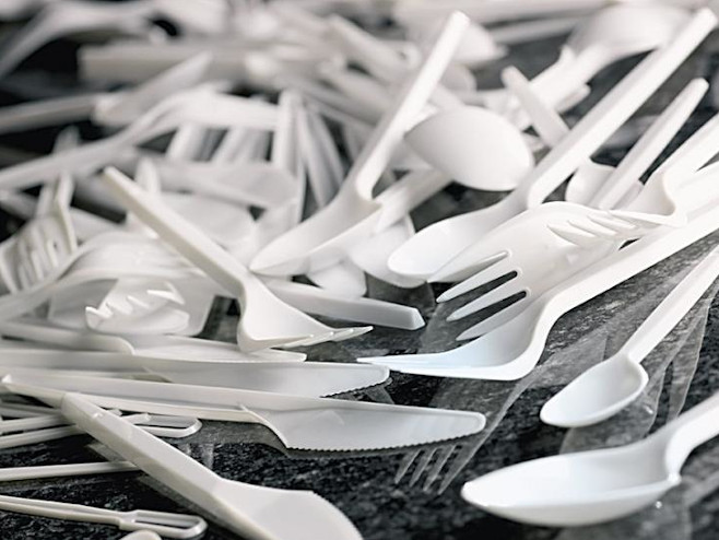 Plastični pribor za jelo - Foto: ilustracija