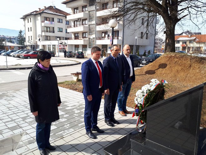 Istočno Sarajevo- položeni vijenci na spomenik Vitaliju  Čurkinu - Foto: SRNA