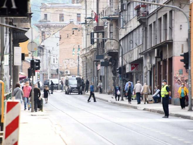 Blokirane ulice u centru grada (foto: M. Kadrić) - 