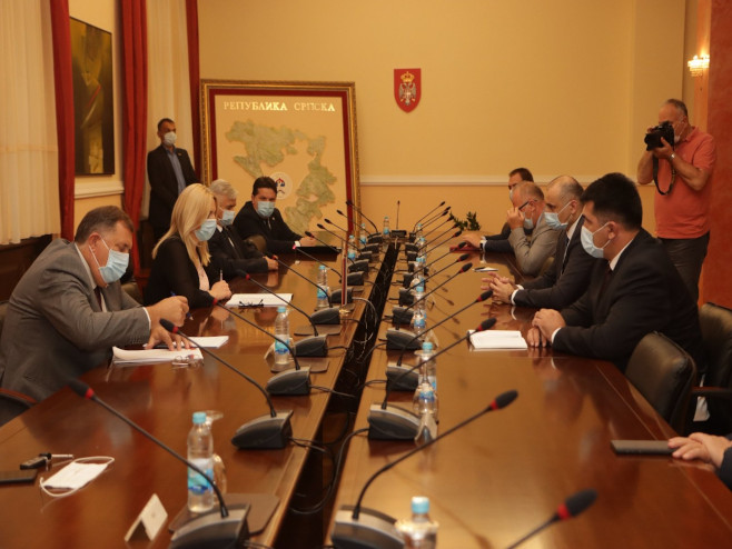 Sastanak predsjednice Srpske sa predstavnicima partija - Foto: RTRS