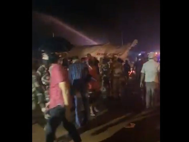 Srušio se avion u Indiji (foto: Printscreen/Twitter/@NEETAS11) - 