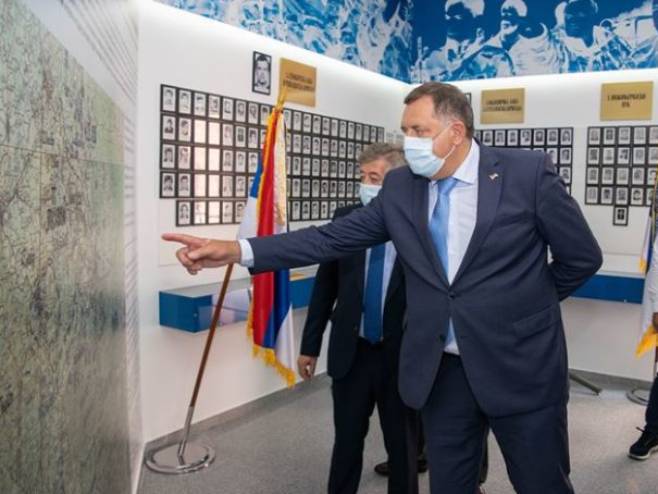 Dodik posjetio Spomen sobu palim borcima (foto: argumenti.rs) - 