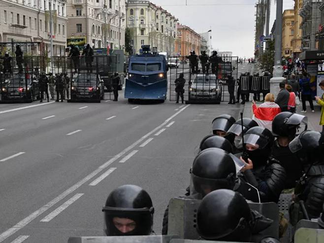 Protesti u Minsku (foto: Sputnik / Viktor Toločko) - 