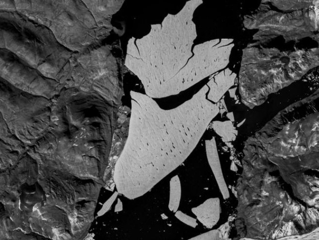 Odlomio se veliki komad leda na Grenladu (foto:COPERNICUS DATA/ESA/SENTINEL-2B) - 