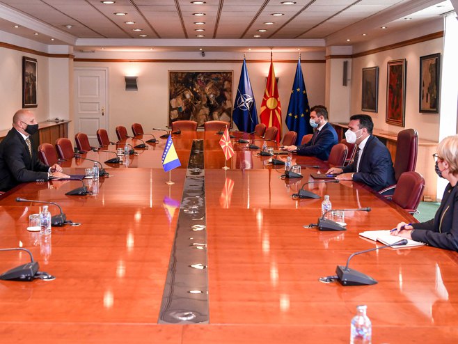 Ambasador BiH Јaćimović sa makedonskim predsjednikom Zaevim (foto:ambasadabih.org.mk) - 