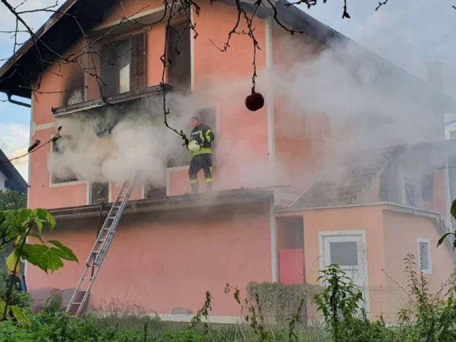 U Bihaću zapaljena kuća (foto: uskinfo.ba) - 