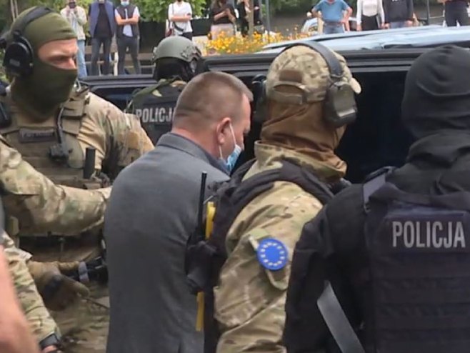 Hapšenje u Prištini (foto:slobodnaevropa) - 