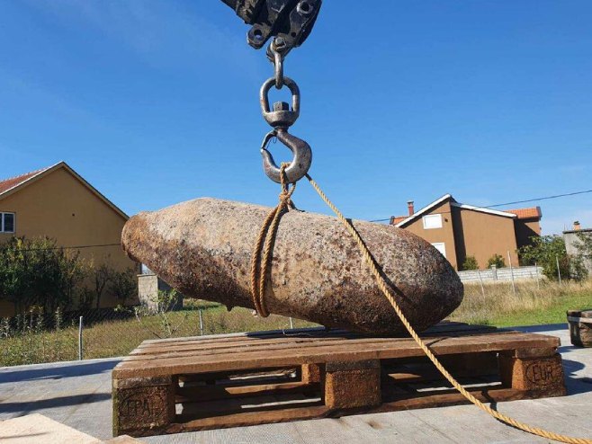 Dinoša: Uklonjena bomba iz Drugog svjetskog rata (Foto: MUP Crne Gore) - 