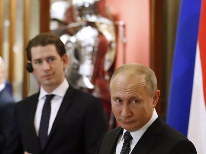 Vladimir Putin i Sebastijan Kurc - Foto: AP