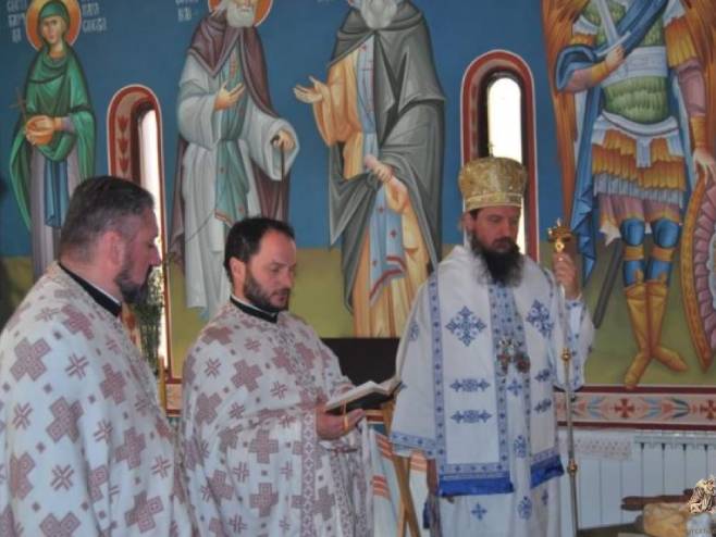 Episkop Sergije služio liturgiju (Foto: eparhijabihackopetrovacka.org) - 
