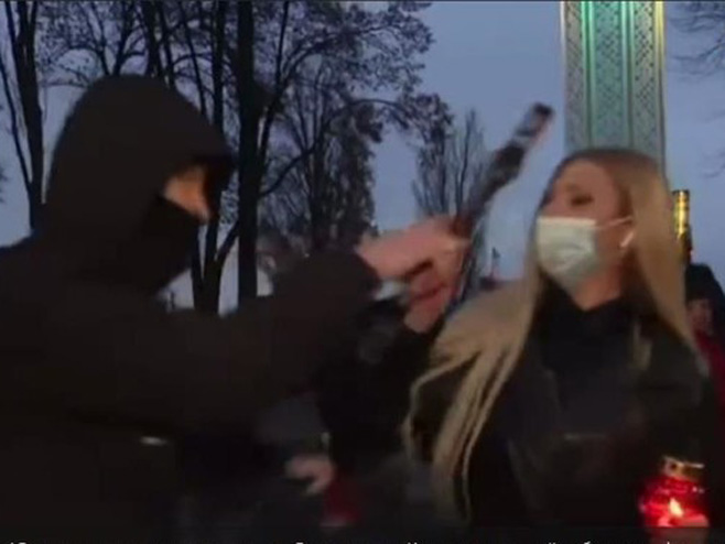 Napad na ukrajinsku novinarku - Foto: Screenshot