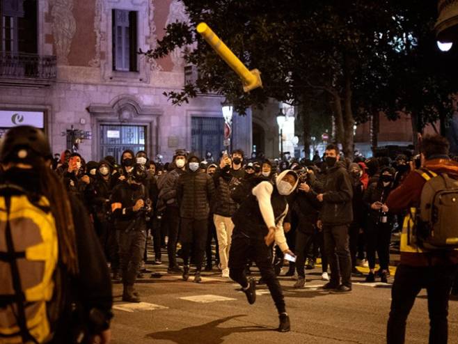 Nemiri u Španiji šestu noć zaredom - Foto: nezavisne novine