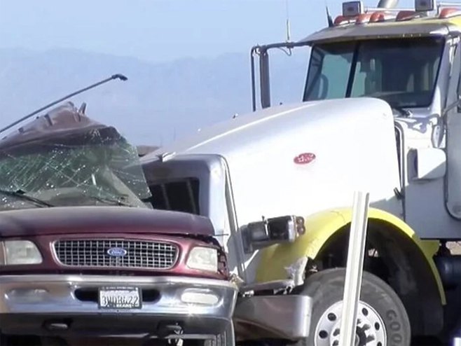 Kalifornija - saobraćajna nesreća - Foto: Twitter