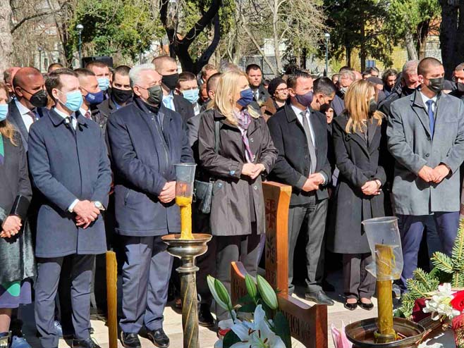 Predsjednica Cvijanović na sahrani vladiki Atanasiju - Foto: RTRS