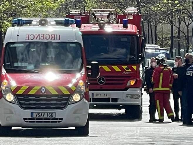 Pucnjava ispred bolnice u Parizu (Foto: rs.sputniknews.com) - 