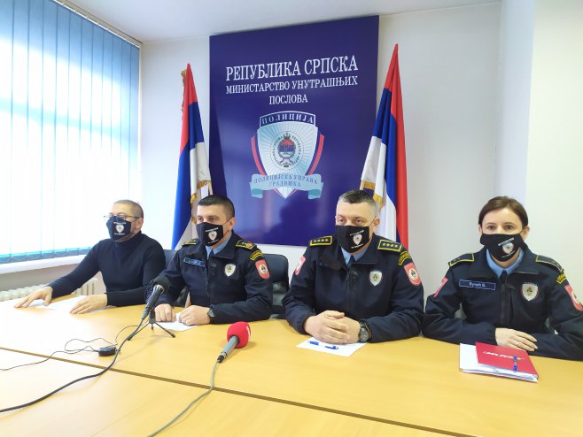 Predstavnici Policijske uprave Gradiška - Foto: SRNA