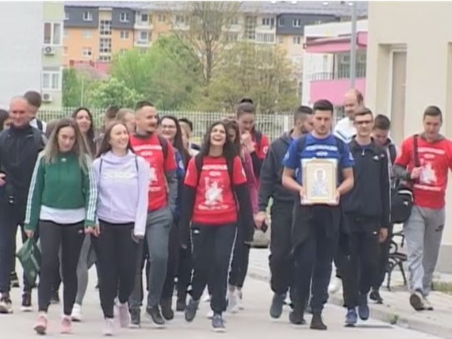 Studenti pješice krneul na Ostrog - 
