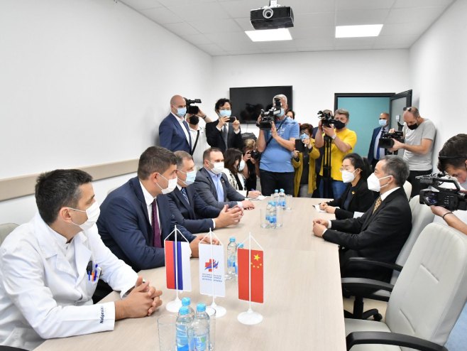 Dodik sa ambasadorom Kine - Foto: RTRS