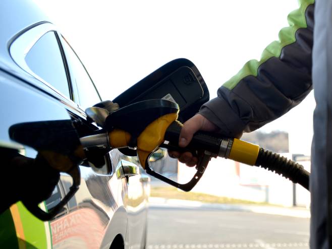 Od utorka u Hrvatskoj niže cijene goriva do četiri centa
