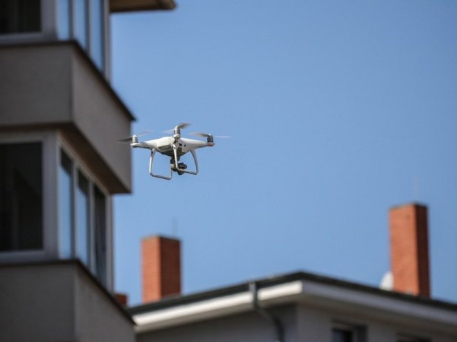 Dron (Foto: EPA-EFE/ARMANDO BABANI/ilustracija) - 