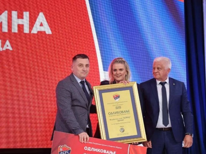 Priznanje za FK Borac iz Drvara - Foto: SRNA