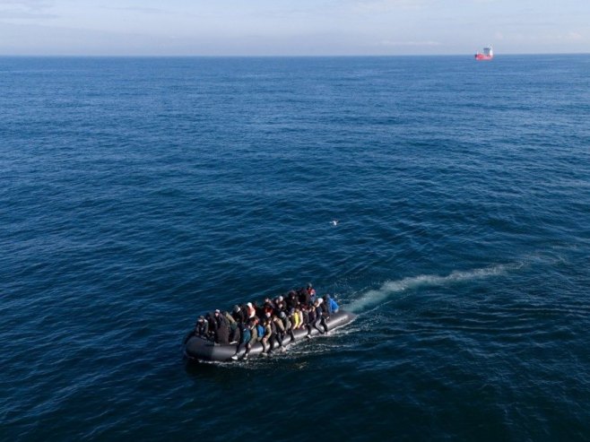 Migranti (Foto: EPA-EFE/TOLGA AKMEN/ilustracija) - 